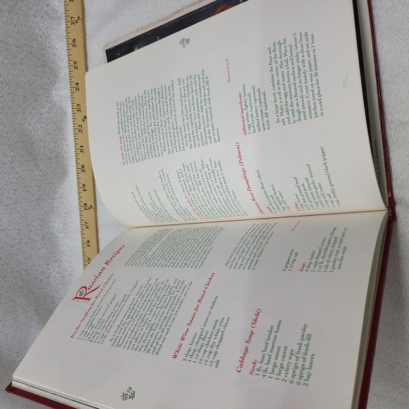 3/$20 Christmas In Russia from World Book - Picture 13 of 16